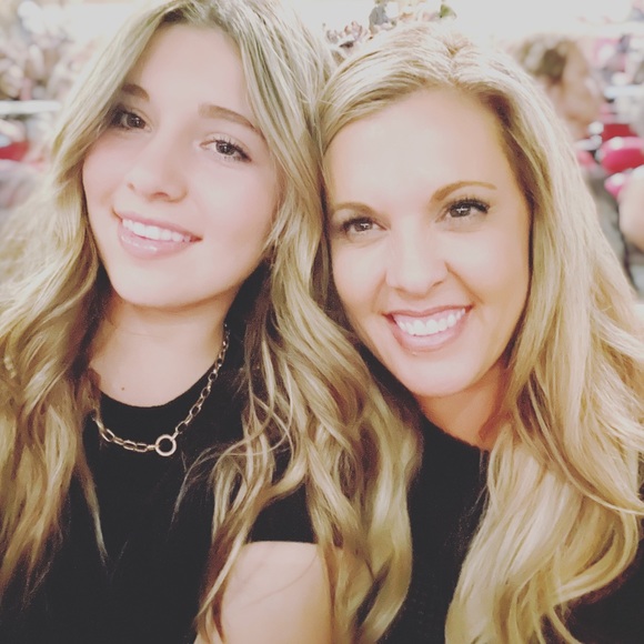 Meet your Posher, Elisa - Picture 1 of 1